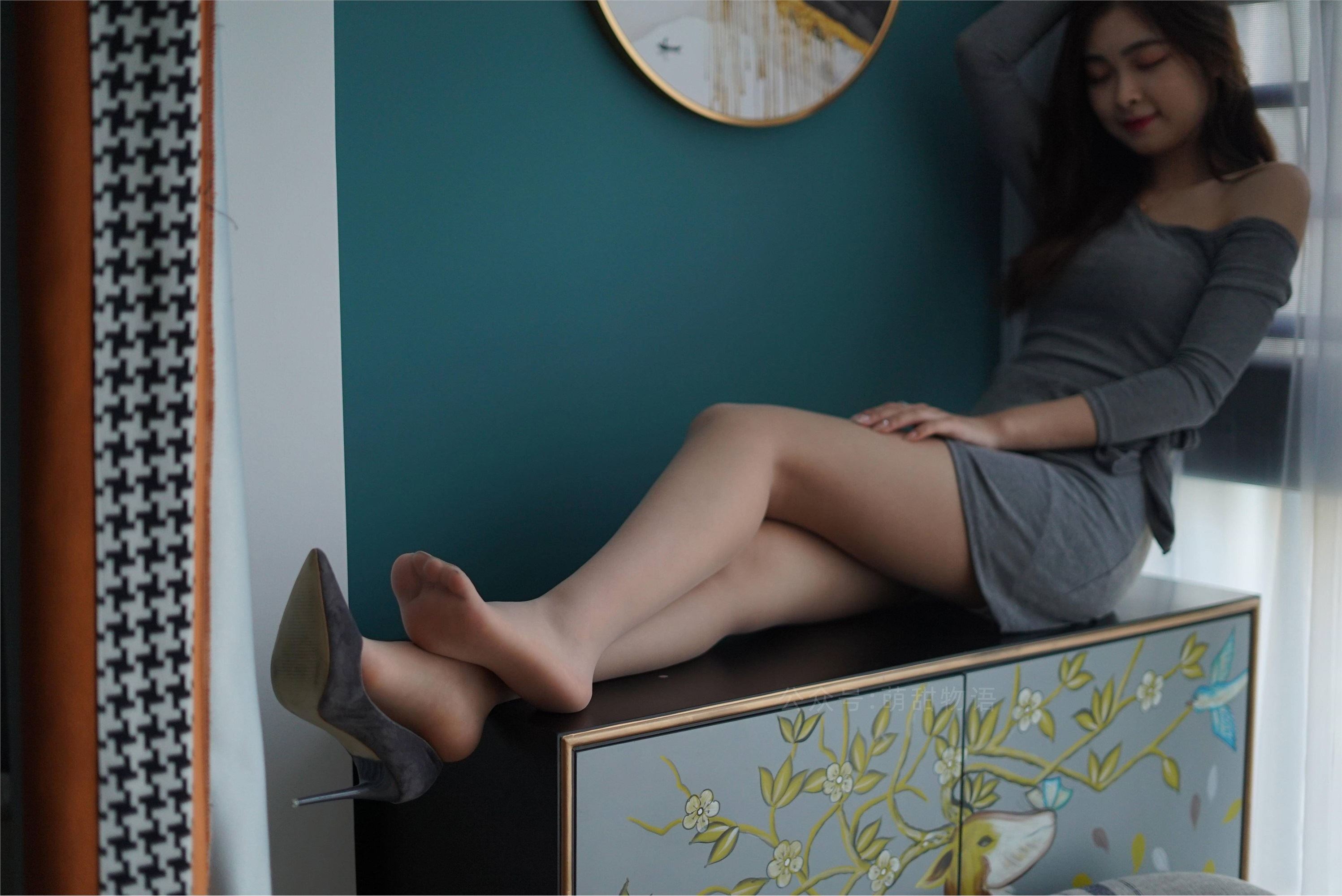 萌甜物语 XM122《露肩连衣裙-姗姗》